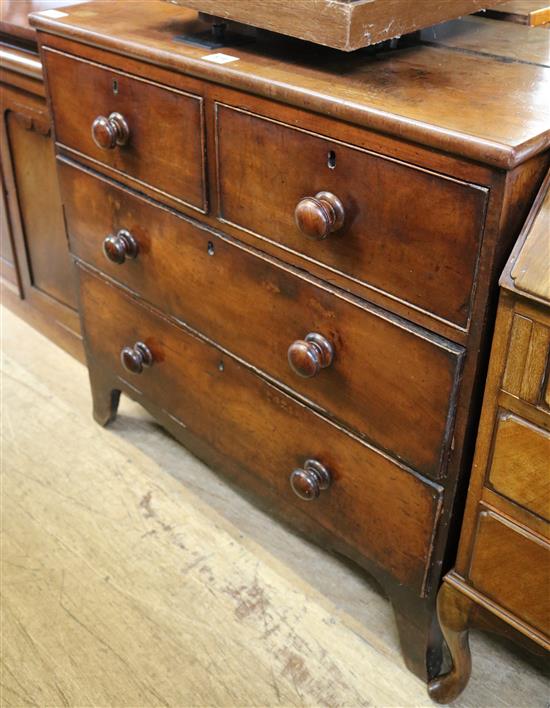 Victorian mahogany chest of drawers(-)